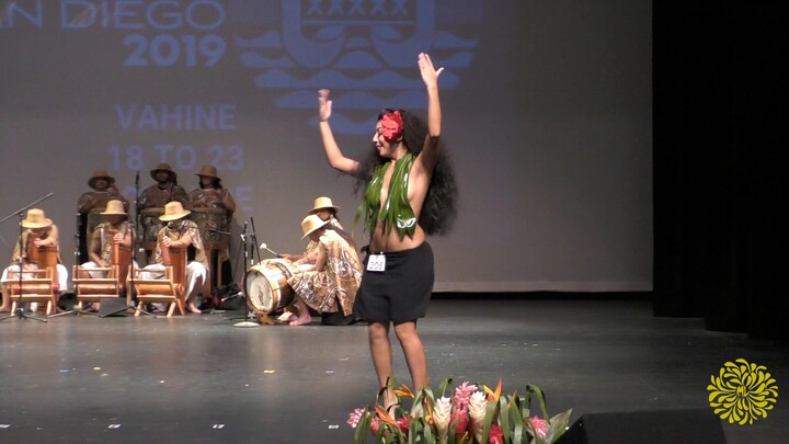 Tahiti/Tari Tahiti, Juara Umum Kategori Putri di San Diego — Lia Fa’apisā Thompson