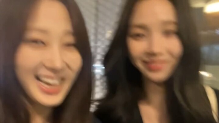 【Karina & Giselle】They are friends who can play and fight without any scruples. They are people who 