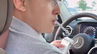 Seorang pria sejati hidup di antara langit dan bumi, bagaimana mungkin bisa terus-menerus tertekan d