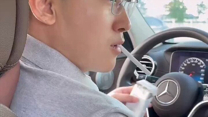 Làm trượng phu sống giữa đất trời, há có thể u uất mãi ở dưới người khác!