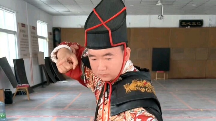 ฝึกจนสำเร็จวรยุทธ์ลับหลายเล่ม