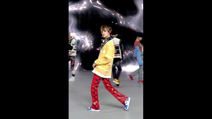 [威神V/WayV] [YANGYANG Focus] WayV 'Turn Back Time' (Rebirth Ver.) @WayV THE STAGE