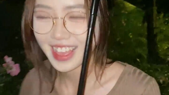 Mabuk di tepi sungai sambil bernyanyi, “Aku akan selalu mencintaimu” itulah yang pernah kukatakan.