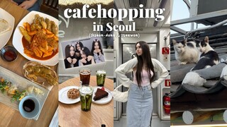 seoul vlog 🇰🇷 cafehopping with our subscribers, hanok cafe, Korean food, cute desserts, photobooths!