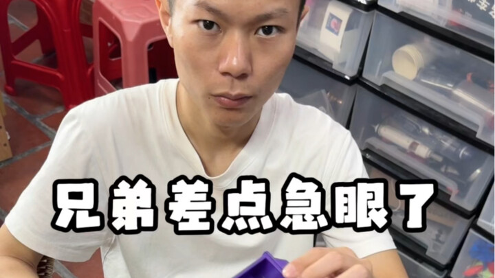 الأخ كاد يجنّ من الضيق!