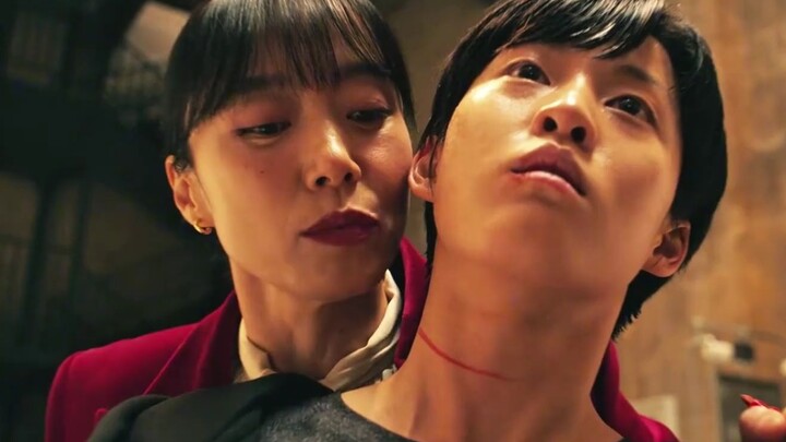 A top assassin effortlessly dodged the enemy's fatal blow with just a single marker, even managing t