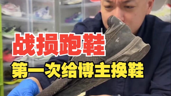 ครั้งแรกที่เปลี่ยนรองเท้าให้บล็อกเกอร์ เขาคงเป็นหนึ่งในคนที่โดดเด่นในวงการกีฬาและฟิตเนสเลยทีเดียว