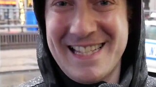 การฉลองส่งท้ายปีใหม่ที่ไทม์สแควร์ นิวยอร์ก สนุกไหม? นักท่องเที่ยวและคนท้องถิ่นมีความคิดเห็นที่แตกต่า