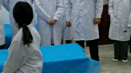 Model medis pria dicibir, tapi nggak segan-segan balas sindir cewek!