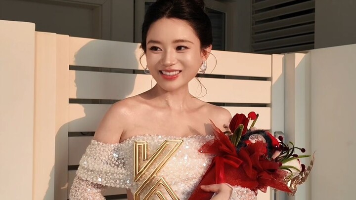 Một người được định hình bởi phản hồi tích cực, và đằng sau phản hồi tích cực ấy chính là sự yêu thí