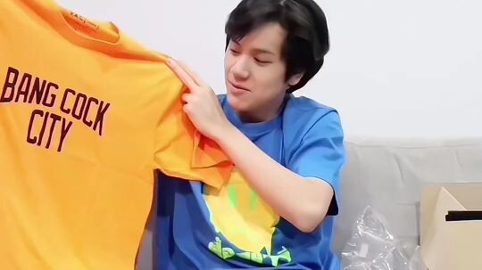 Just Nanon speaking "English" in tiny >-<