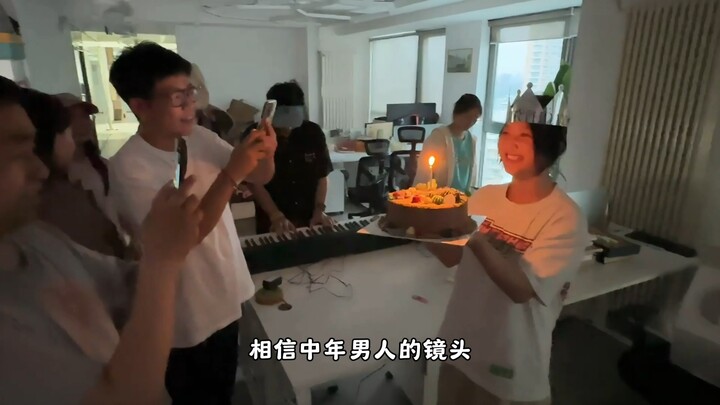 【Video động】Nhiệt liệt chúc mừng cô bé ** tuổi sinh nhật vui vẻ!