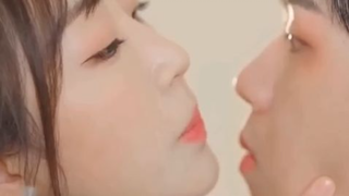 Dia menyelamatkanku, lalu menggodaiku sepanjang malam! Aku kecanduan CEO ini!