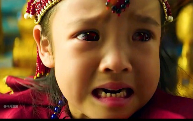 Little Princess Gets Playful and Wears a Tricolor Bracelet—Only to Be Cursed with Supreme Divine Pow