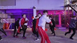 【Stray Kids】Change the song as soon as your feet leave the ground