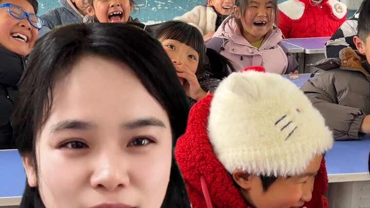 Bé con loài người thách thức AI