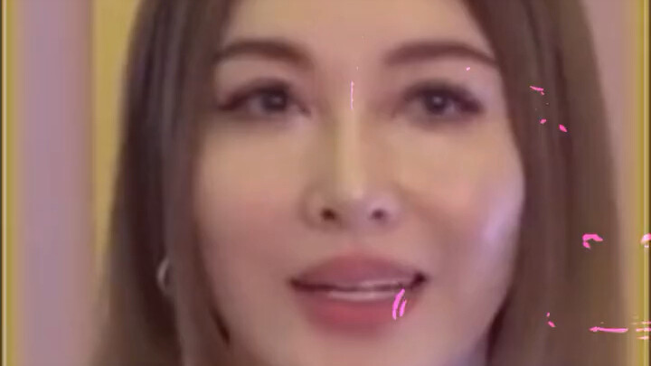 หลี่ไฉฮวาเกิดปี 1983 แต่พอเปิดปากทีก็เริ่มต้นที่ 98 แล้ว ฮ่าๆๆ หนุ่มหล่อแท้จริงเลย