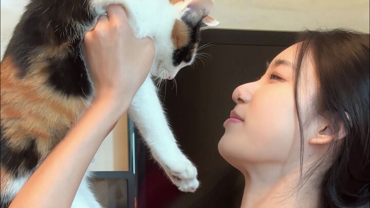 Girls don't have to fit into any predefined mold—being healthy and confident is beauty itself.