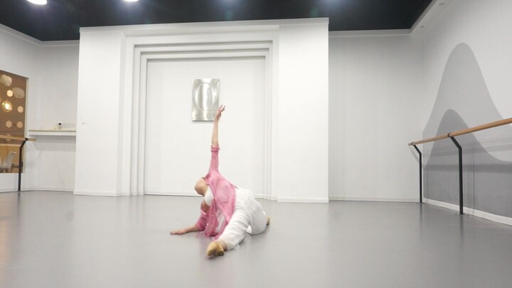 นักออกแบบท่าเต้นและนักเต้น "The Plum Blossom Remains": เสี่ยวเสี่ยว