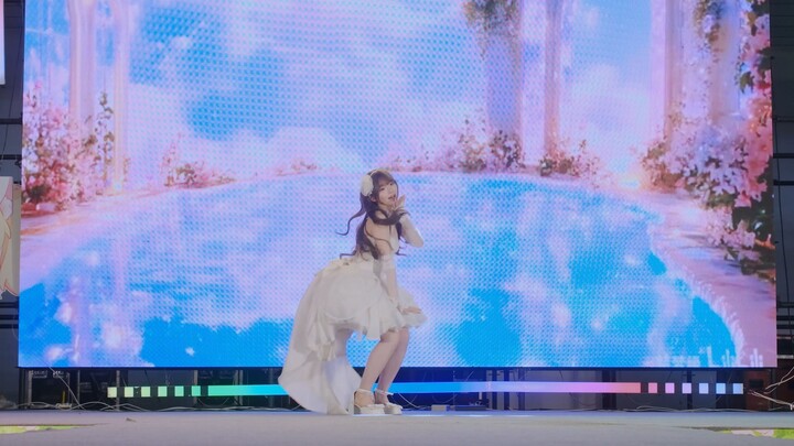 【توآن】 يشبه إلى حدٍّ ما منصة معرض المانغا في موقع حفل الزفاف ~ صودا الكريمة ومصابيح التاج!