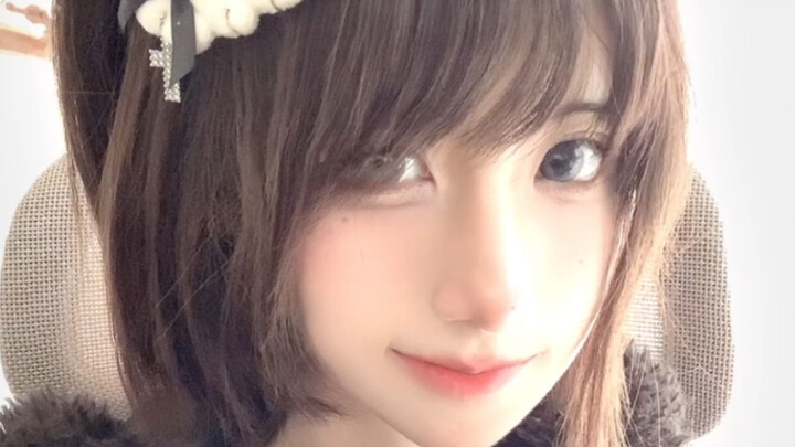 I got a little devil-shaped tooth gem to play with—because it was so cute, I decided to record it!