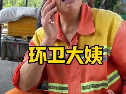 Dì vệ sinh môi trường than khóc vì lương quá thấp