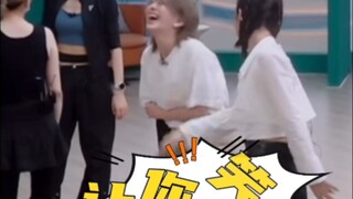 Ruang latihan Kakak Cantik mendadak muncul "pencuri kecil" hahaha