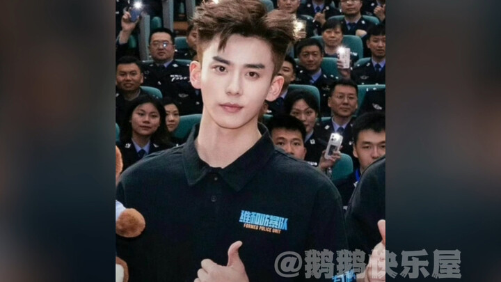 วงการบันเทิงจีนมีนักแสดงหน้าใหม่มาอีกแล้ว! จ้าวฮวา แม้จะยืนอยู่มุมห้อง ก็ยังหล่อจนยากจะละสายตาได้