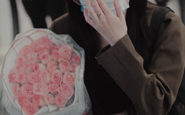 “听  说  你  们  中  泰  川  渝  人  很  多”