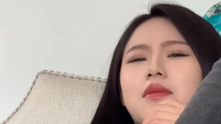Rasanya agak aneh... #Gadis kecil pendiam, pemalu, pemalu sosial, pemalu