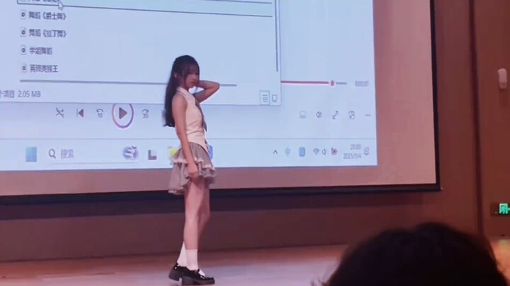 【Universitas Jianghan】Cewek seperti ini pasti terkenal di kampus, kan?