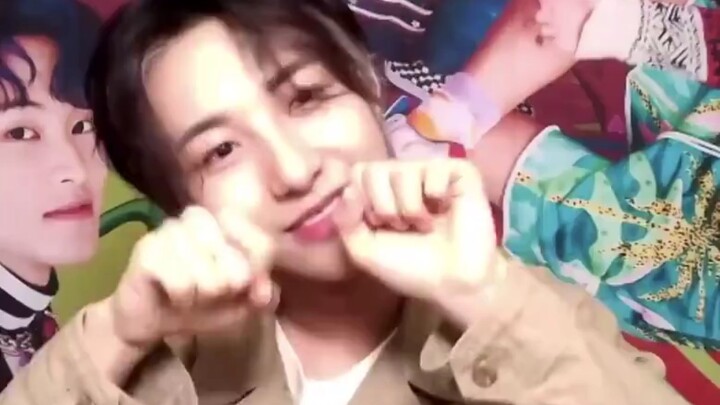 Li Jien's and Huang Renjun's Cherry Bon Bon Challenge!