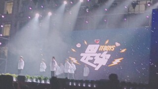 某高中一群男孩翻跳TFBOYS《是你》引起一片尖叫