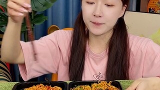 #Half Bowl of Mixed Noodles Even eating a meal requires switching back and forth—now we won't get to