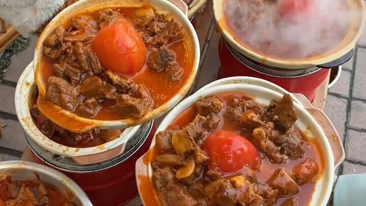 "Everyone! It's time! Are you hungry?"