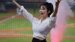 The Taiwanese cheerleaders are here again. Do you like to watch the cute and sexy Taiwanese cheerlea