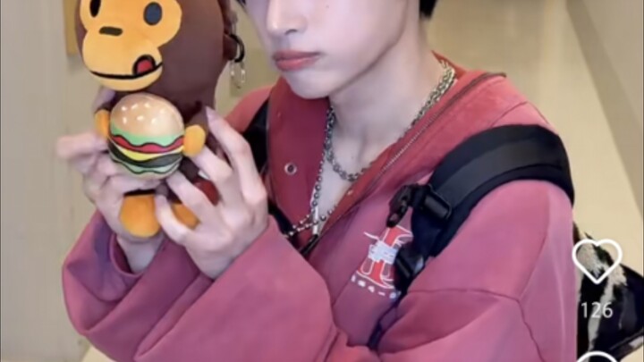 นี่แหละคือการศัลยกรรมที่ได้ผล หลังทำแล้วสวยจนเหมือนเปลี่ยนหน้าไปเลย ไอดอลชายที่สาวๆ ต่างหลงรัก
