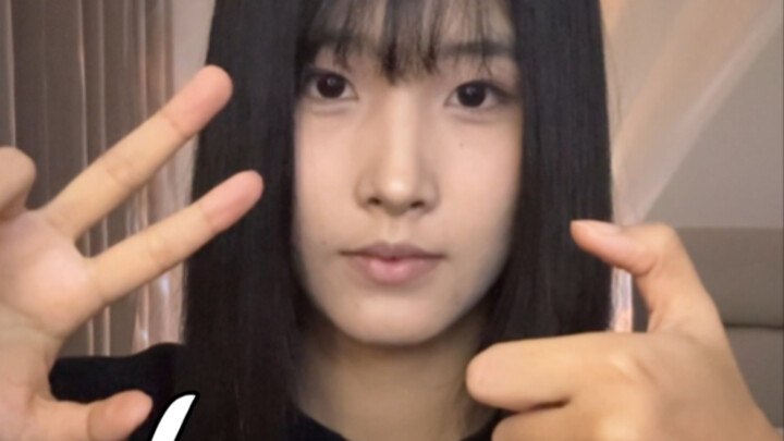 Gesture-based haircut, sound-effect spray bottle—experience a first-person hair-cutting view.