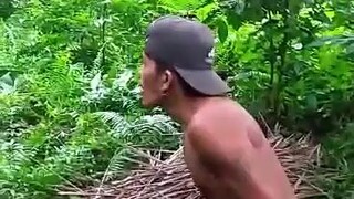 saging NA nasa gitna ng puno ang bunga