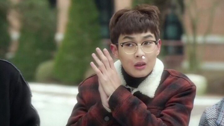 I can't stop laughing. Choi Woo-sik's godly behavior is so deadly hahahahahaha