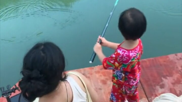 Chẳng có tay câu cá nào xem hết video này mà còn cười nổi.