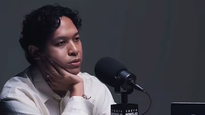 Buat kamu yang ngerasa selalu tertinggal dari orang lain, dengerin ini.