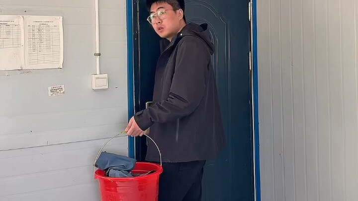 عندما تجد شريك عمل، خُذ دَلْوَك واهرب!