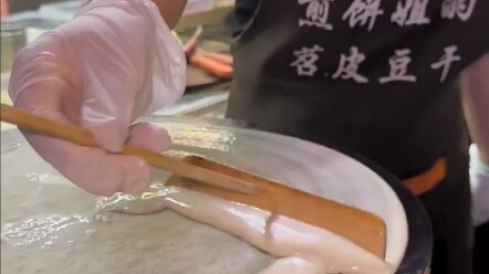 The Complete Process of Making Street-Style Mixed-Grain Crepes