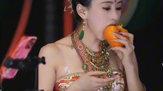 麦穗儿又已找道具的借口偷吃