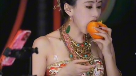 麦穗儿又已找道具的借口偷吃