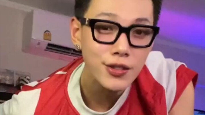 他不是在秀，他是在钓老婆