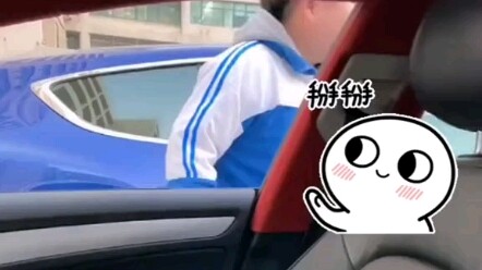 Ayah menjemput putranya pulang sekolah dengan mobil, tetapi sang anak malah mengucapkan kata-kata se