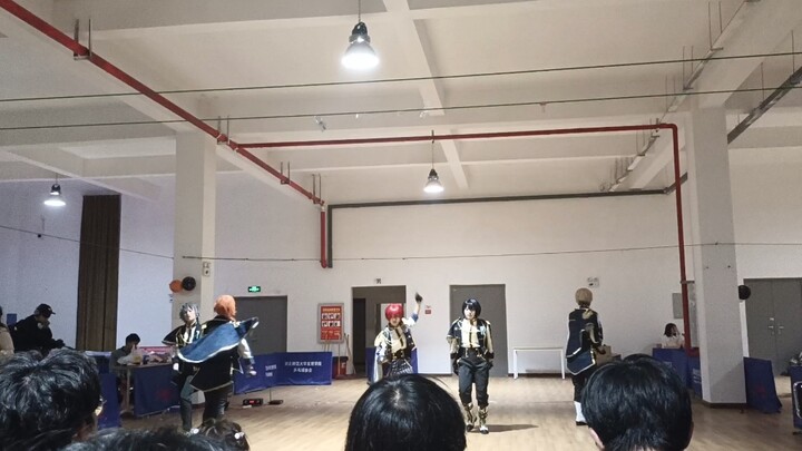 The girls in school danced fight for judge!