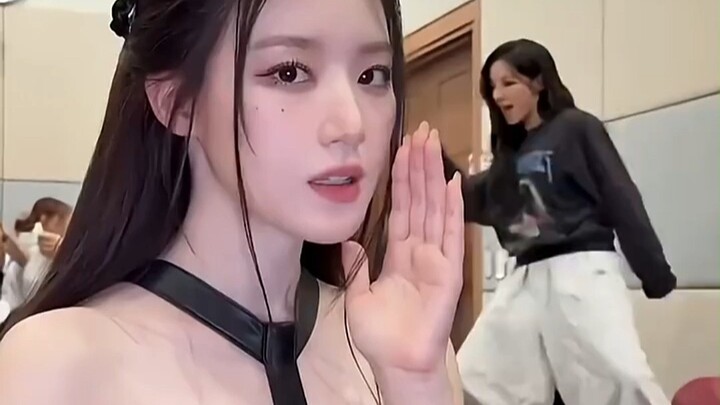 Phản ứng của Yúqí và Shūhuá trước kết quả màu xanh sữa hoàn toàn khác nhau